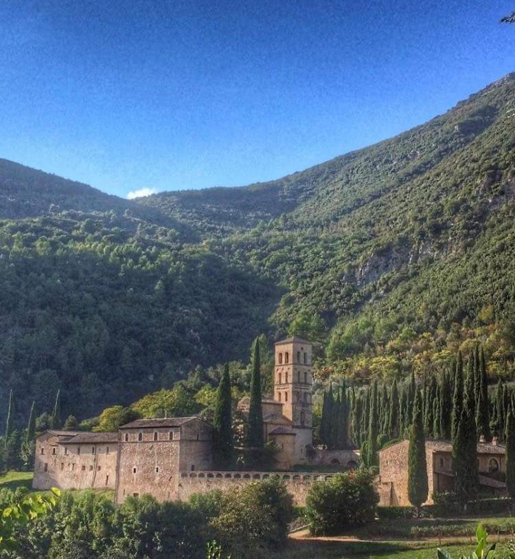 Abbazia San Pietro In Valle Ferentillo ภายนอก รูปภาพ