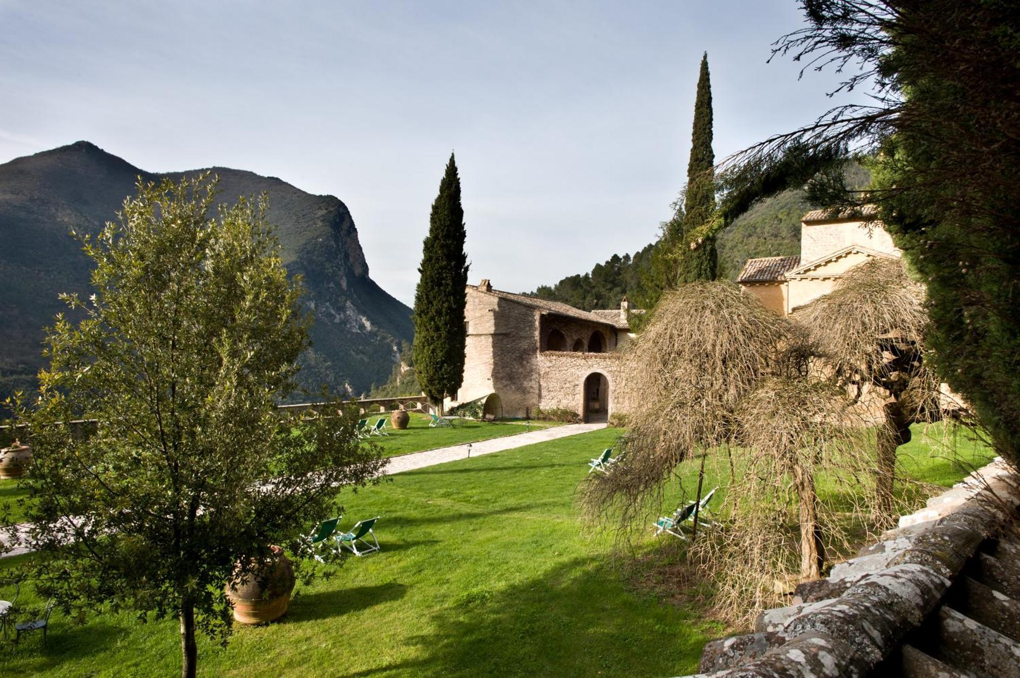 Abbazia San Pietro In Valle Ferentillo ภายนอก รูปภาพ