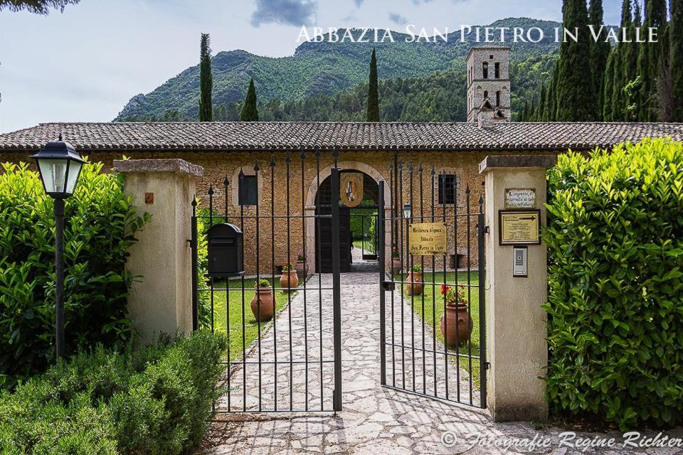 Abbazia San Pietro In Valle Ferentillo ภายนอก รูปภาพ