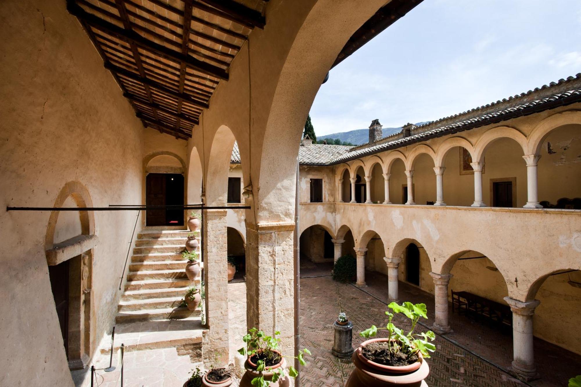 Abbazia San Pietro In Valle Ferentillo ภายนอก รูปภาพ