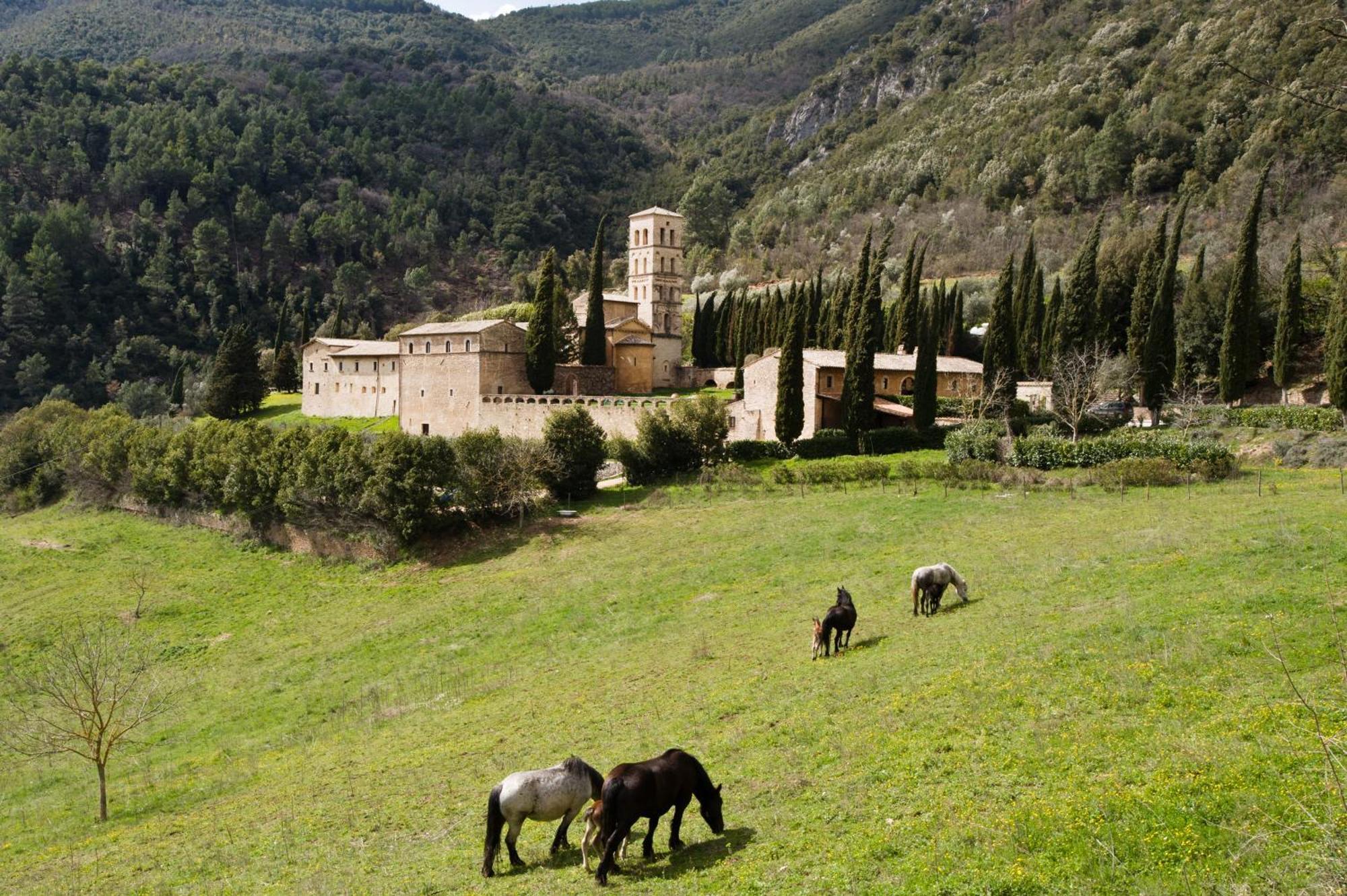 Abbazia San Pietro In Valle Ferentillo ภายนอก รูปภาพ
