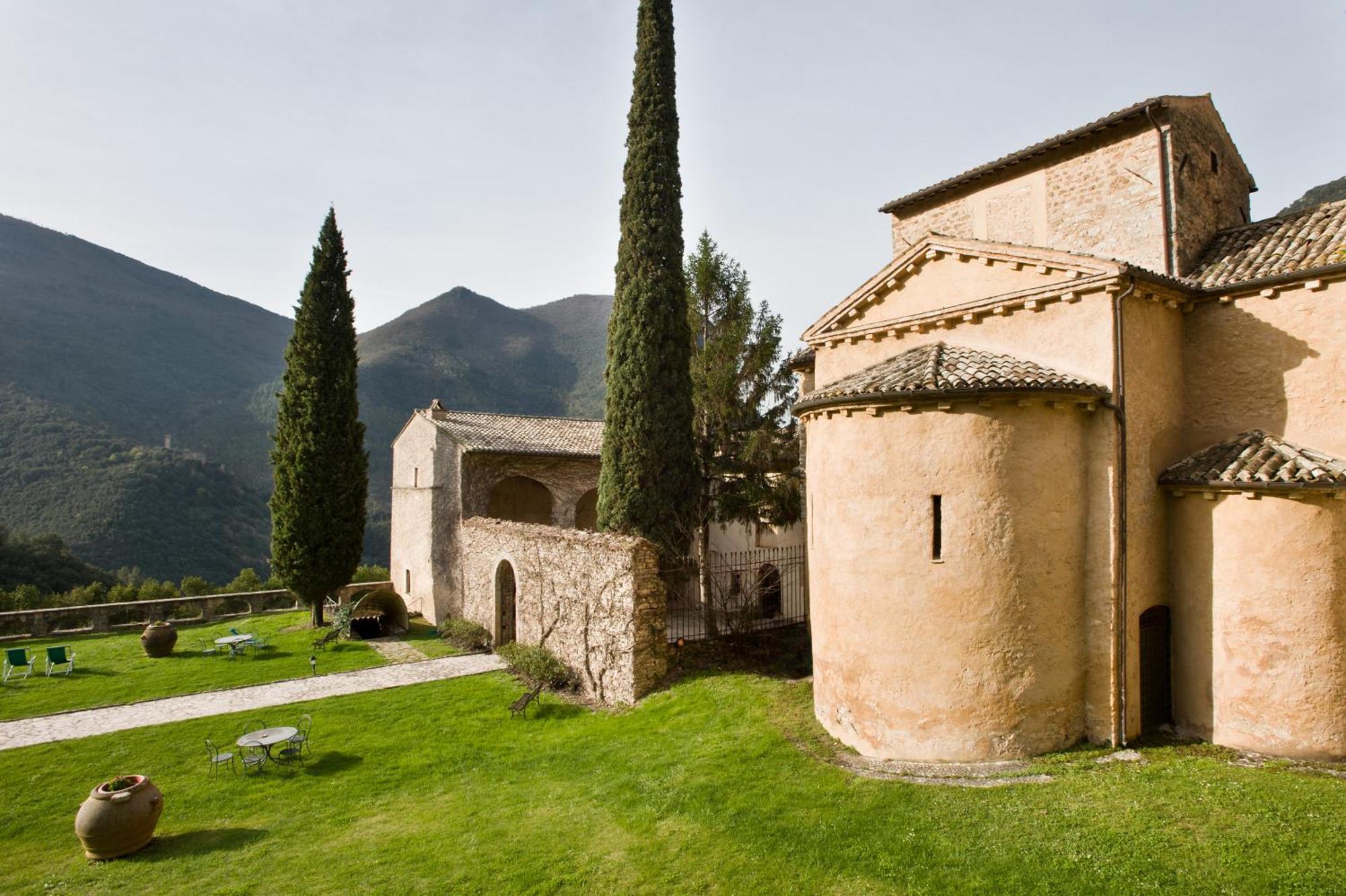 Abbazia San Pietro In Valle Ferentillo ภายนอก รูปภาพ