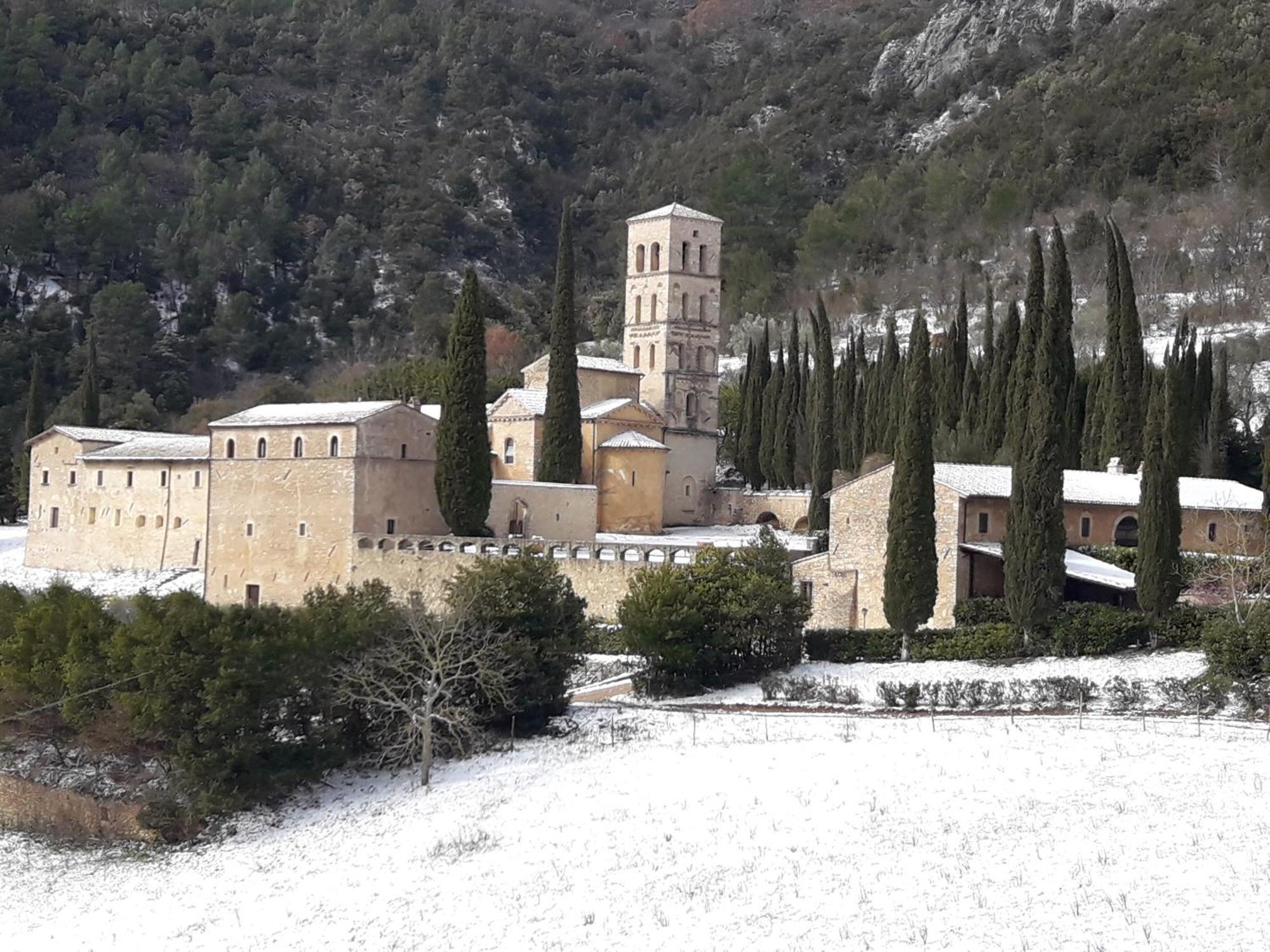 Abbazia San Pietro In Valle Ferentillo ภายนอก รูปภาพ