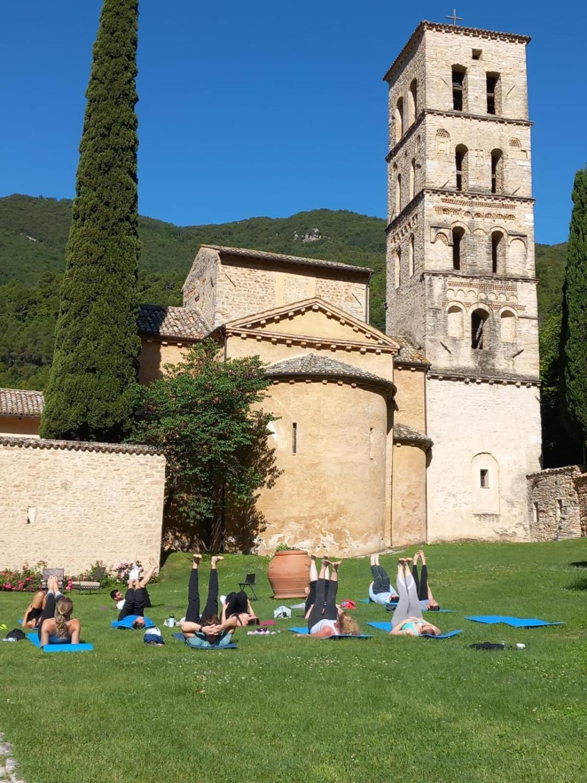 Abbazia San Pietro In Valle Ferentillo ภายนอก รูปภาพ