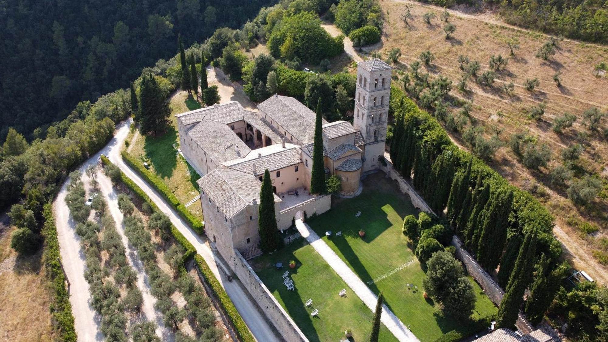 Abbazia San Pietro In Valle Ferentillo ภายนอก รูปภาพ
